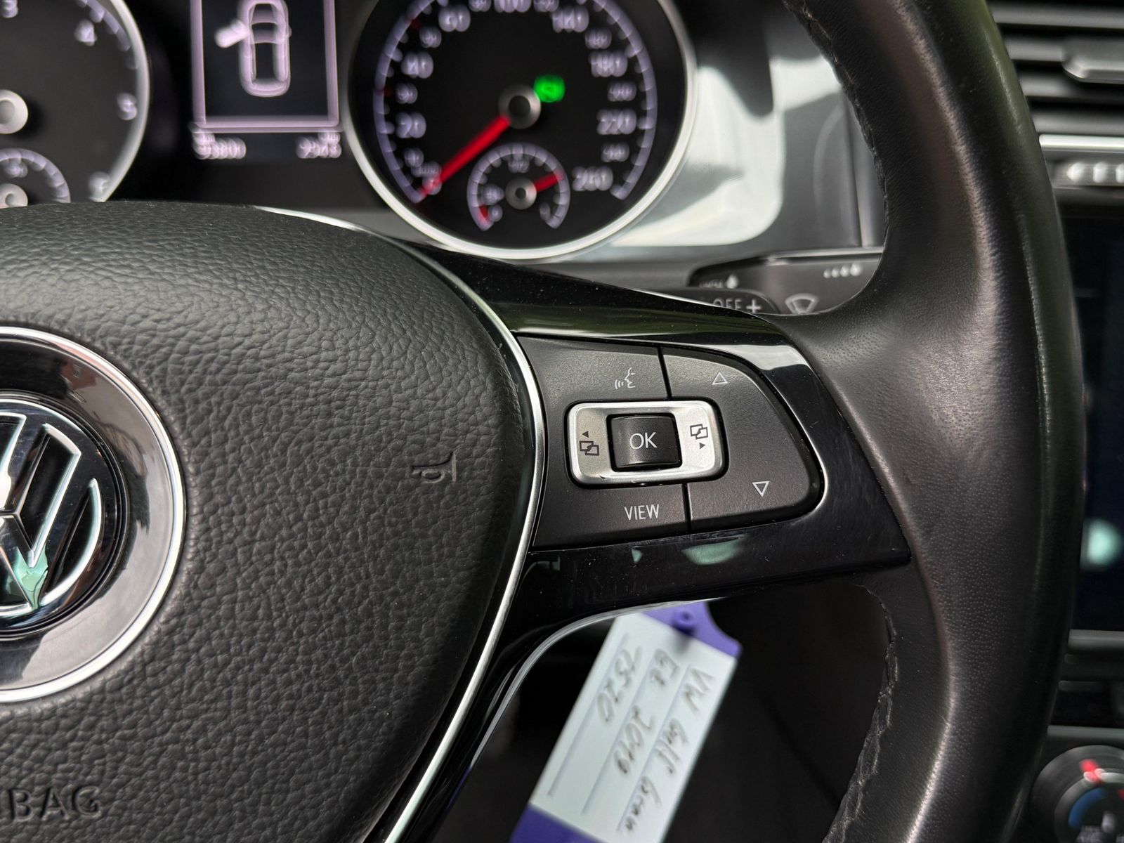 Fahrzeugabbildung Volkswagen Golf 1.6 TDI DSG Lim Comfortline NAV+SHZ+PDC+MFL