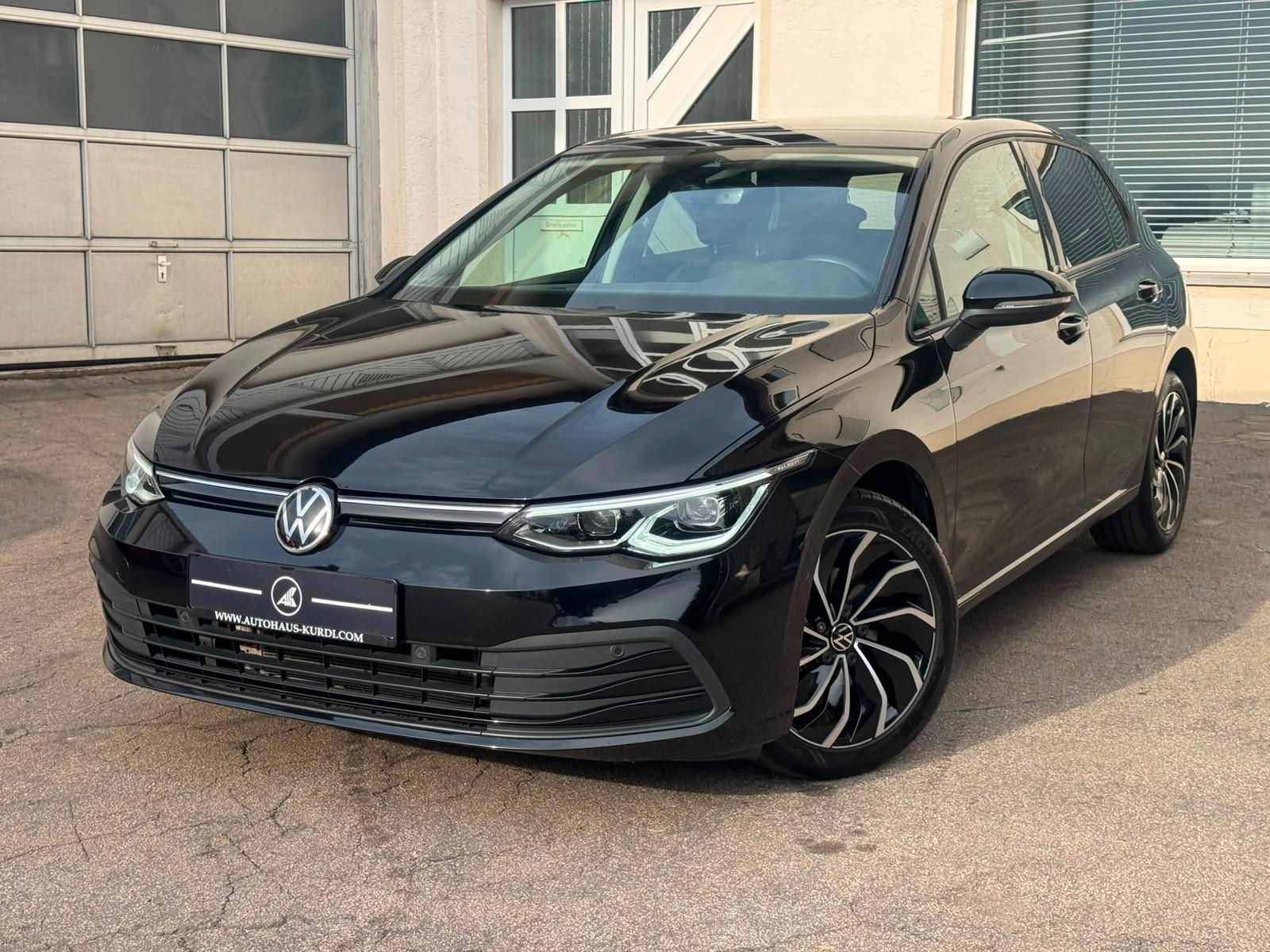 Volkswagen Golf VIII United eTSI ACC KEYGO PANO MATRIX RKAM