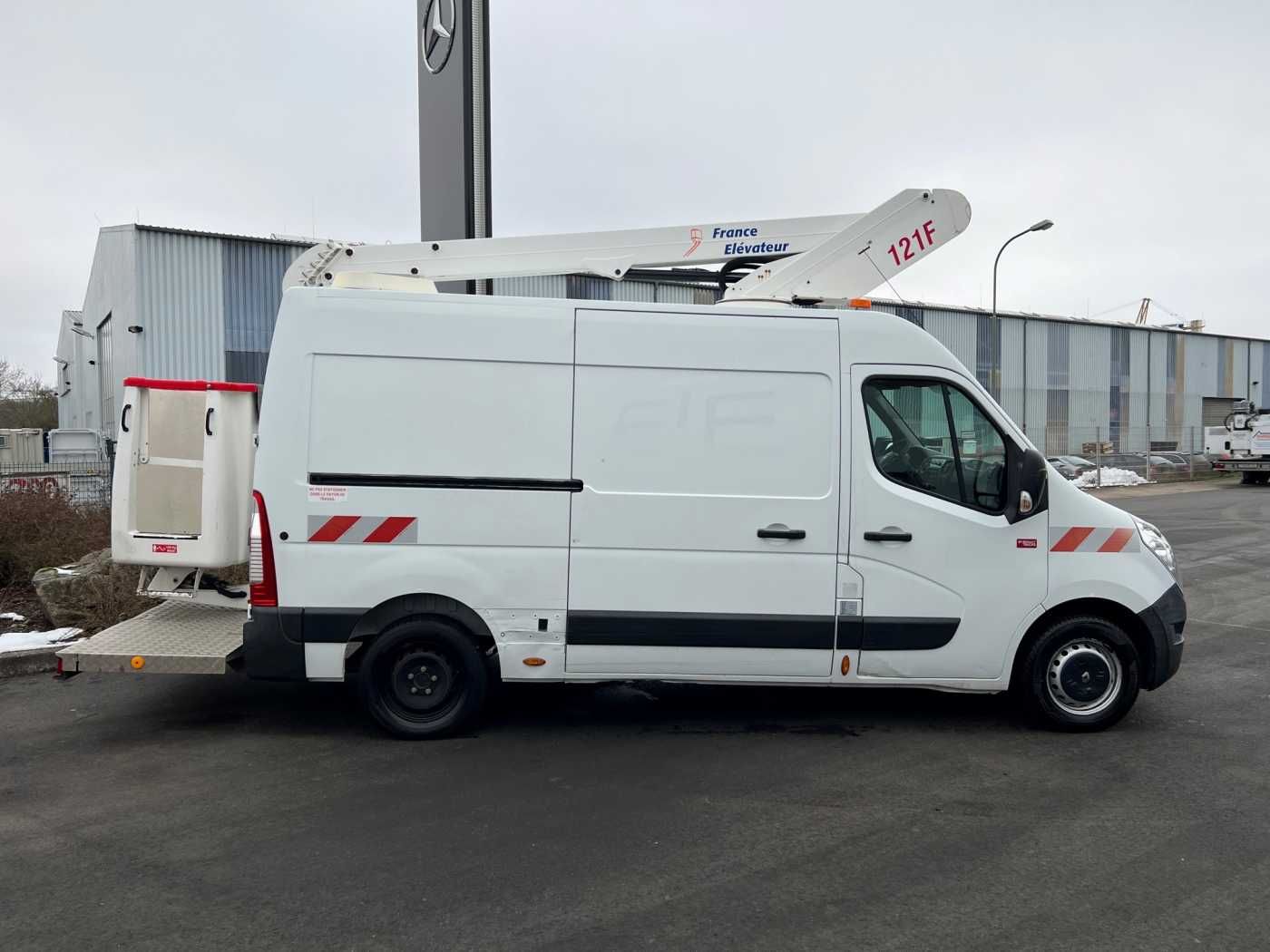 Fahrzeugabbildung Renault Master 2.3 dCi / France Elevateur 121FT, 12m
