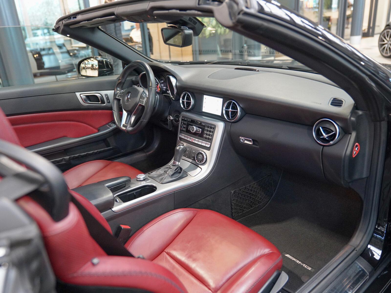 Mercedes-Benz SLK 200 BlueEFFICIENCY Roadster AirscarfAMG Line