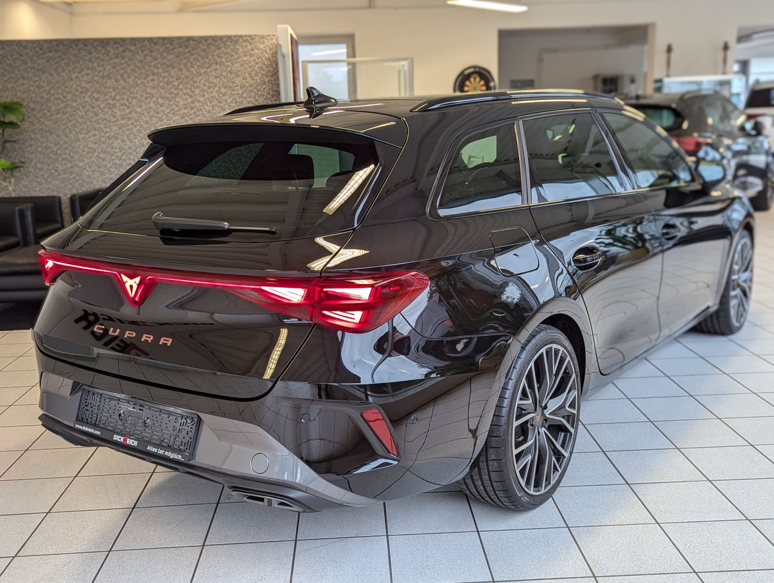 CUPRA Leon 1.5 eTSI Sennh Matrix Pano Edge/Dynamic AHK - Image 7
