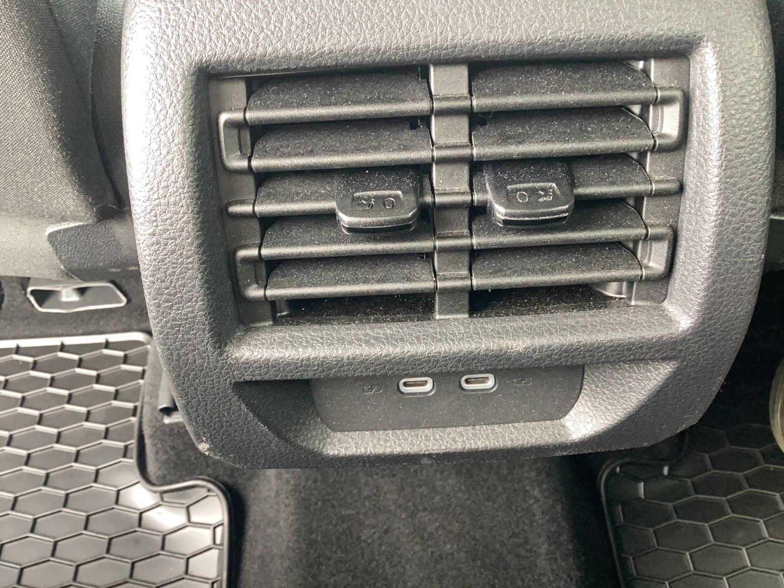 Fahrzeugabbildung Volkswagen Caddy Kombi TSI 5-Sitze DSG NAVI RÜCK MFL