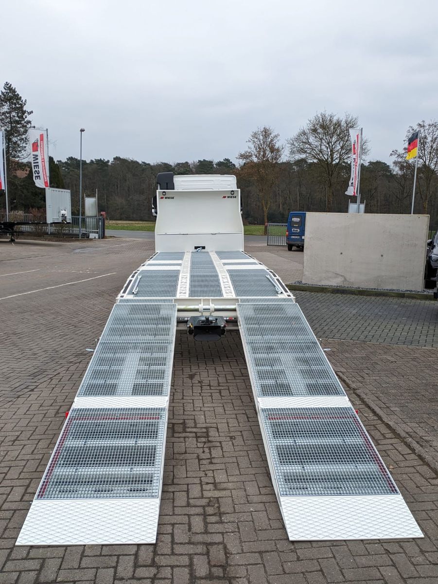 Fahrzeugabbildung Volvo Volvo FH 420 Maschinentransporter mit Rampen