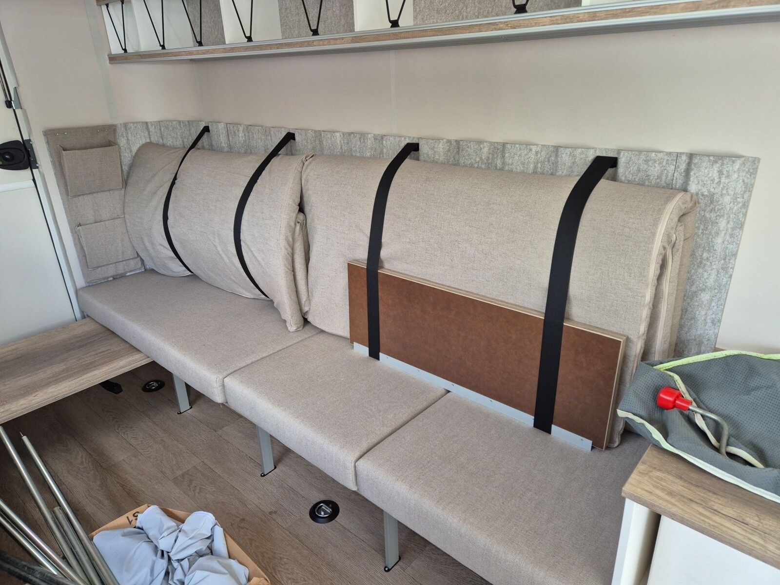 Fahrzeugabbildung Hobby Beachy 450 Sonnensegel,Porta Potti, Auflastung