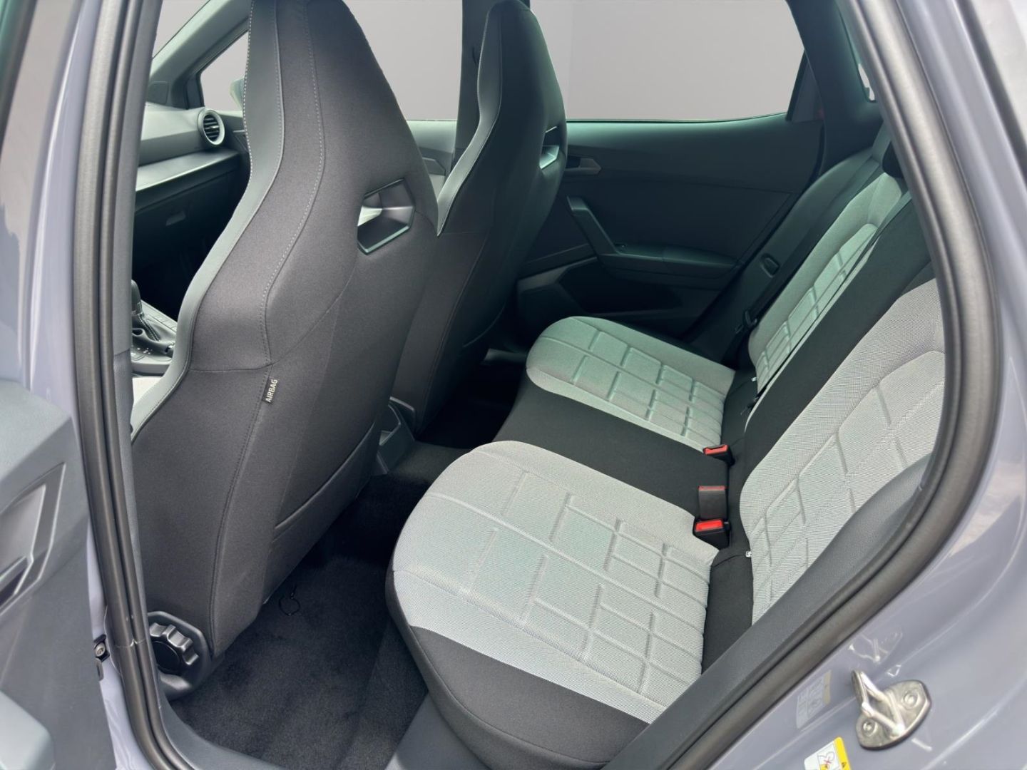 Fahrzeugabbildung SEAT Arona 1.0 TSI 85 kW FR Navi Digitales Cockpit LE