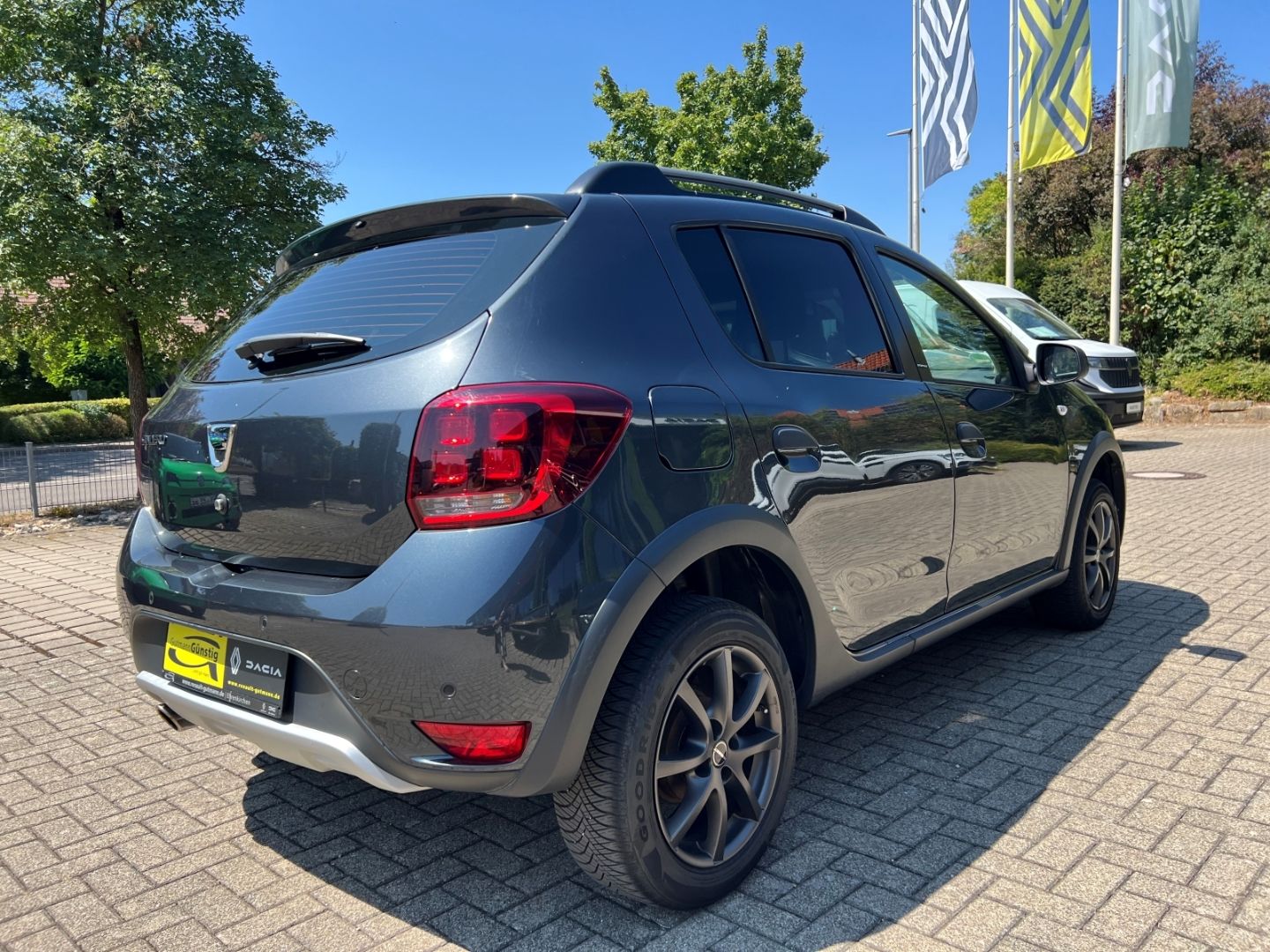 Fahrzeugabbildung Dacia Sandero II Stepway Celebration TCE 100 ECO-G Nav