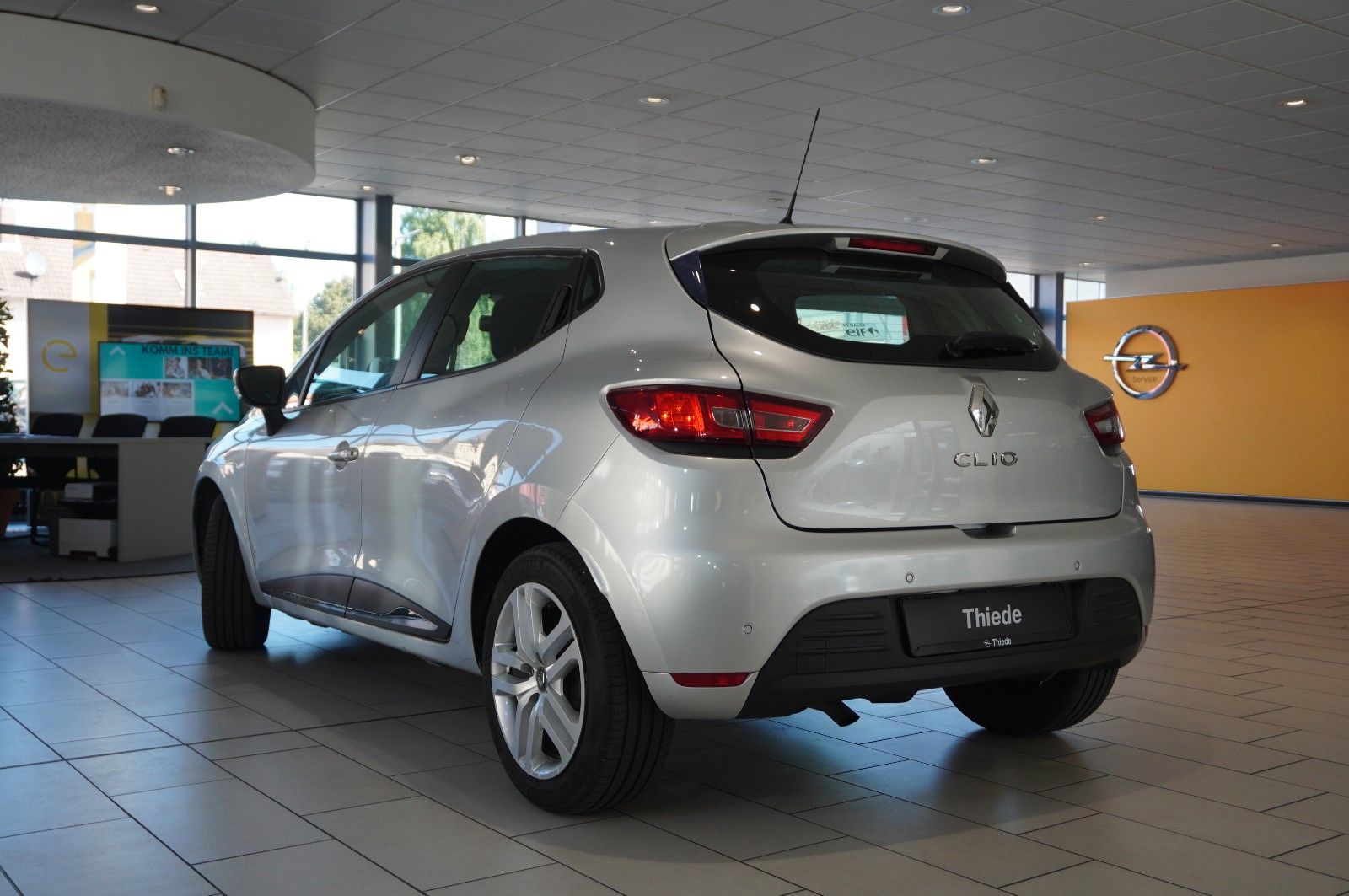 Fahrzeugabbildung Renault Clio IV 0.9 TCE LIM. ENERGY LED/SHZ/PDC/TEMP/DAB