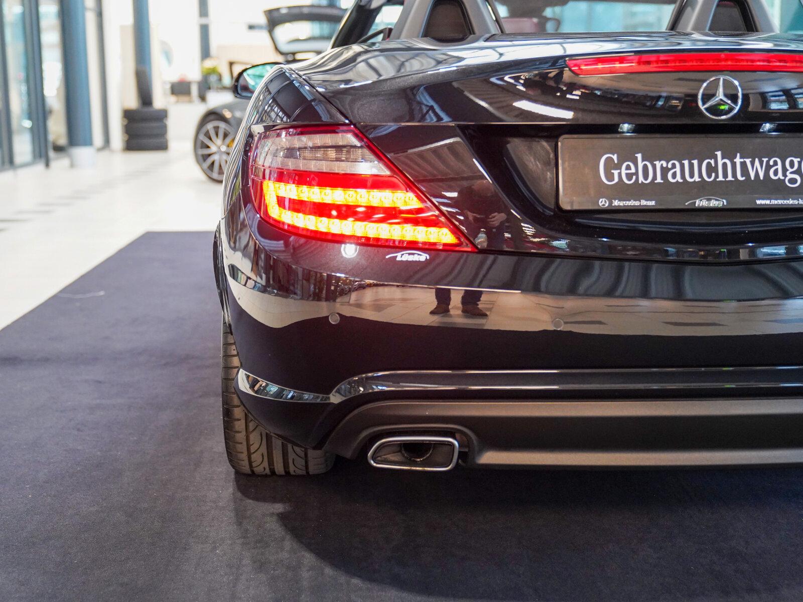 Mercedes-Benz SLK 200 BlueEFFICIENCY Roadster AirscarfAMG Line