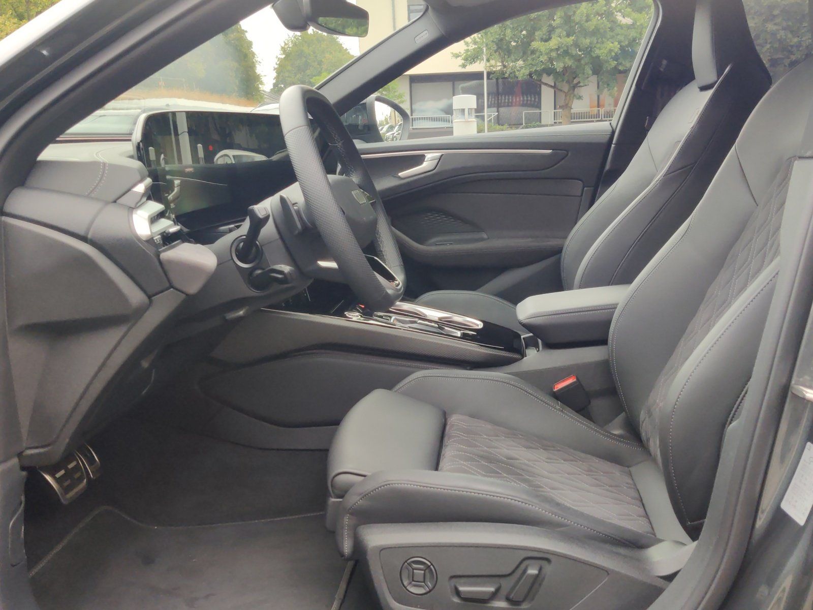 Fahrzeugabbildung Audi A6 Avant 2.0 TDI quattro edition one 360,MATRIX,