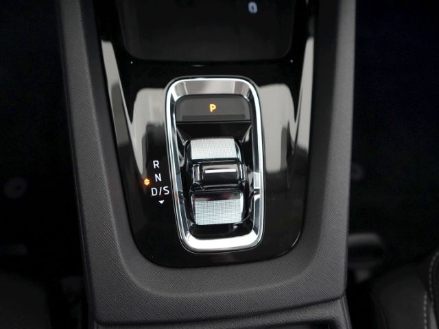 Octavia COMBI TOUR TDI DSG+AHK+KLIMA+NAVI+LED-SC