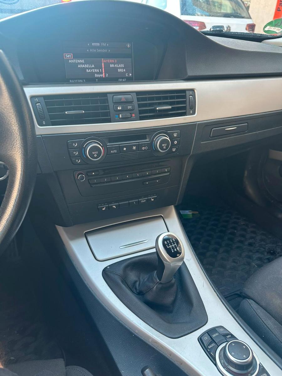 BMW 318 2009 — photo 6