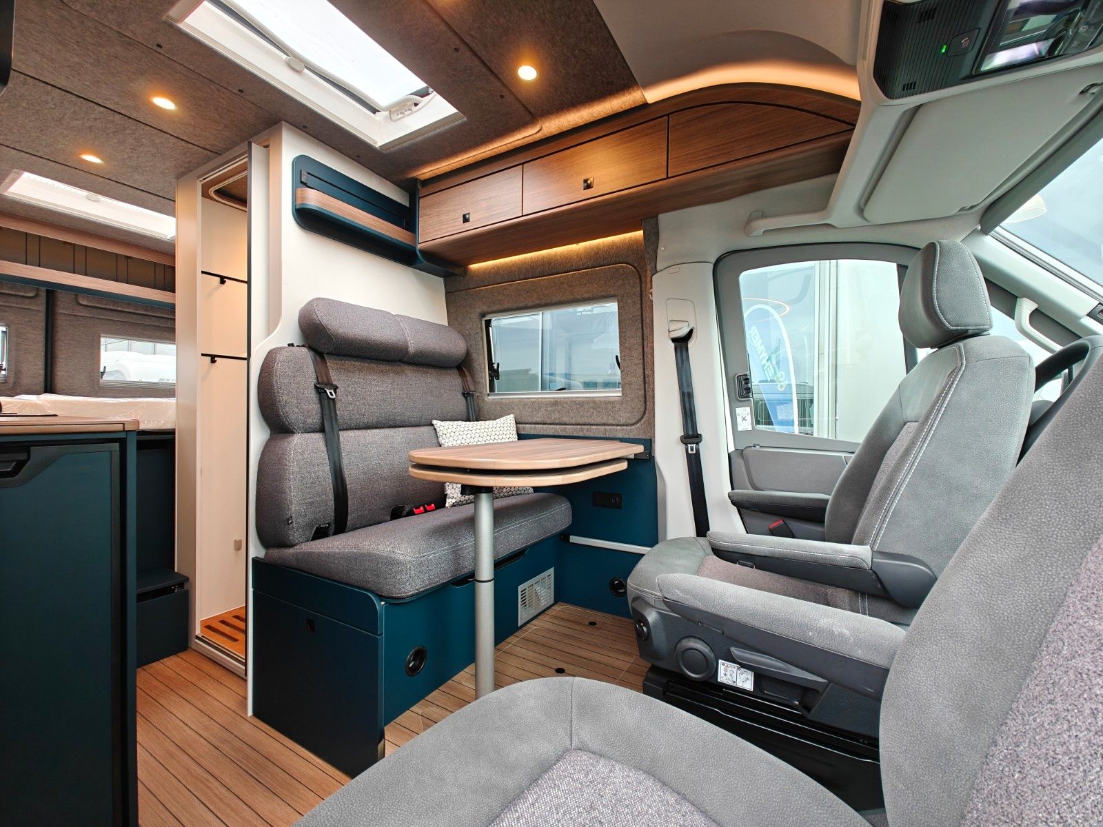 Fahrzeugabbildung HYMER / ERIBA / HYMERCAR CAR 600 - 18" A/T, Markise, AHK, VW Facelift! -