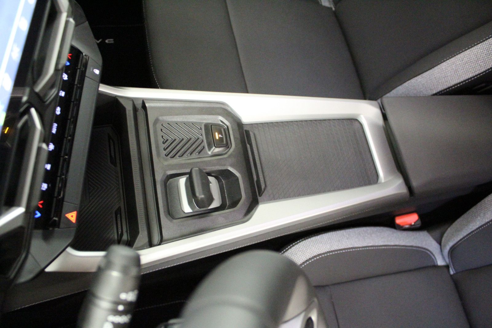 Fahrzeugabbildung Dacia Bigster hybrid 155 Journey Winter- & City-Paket