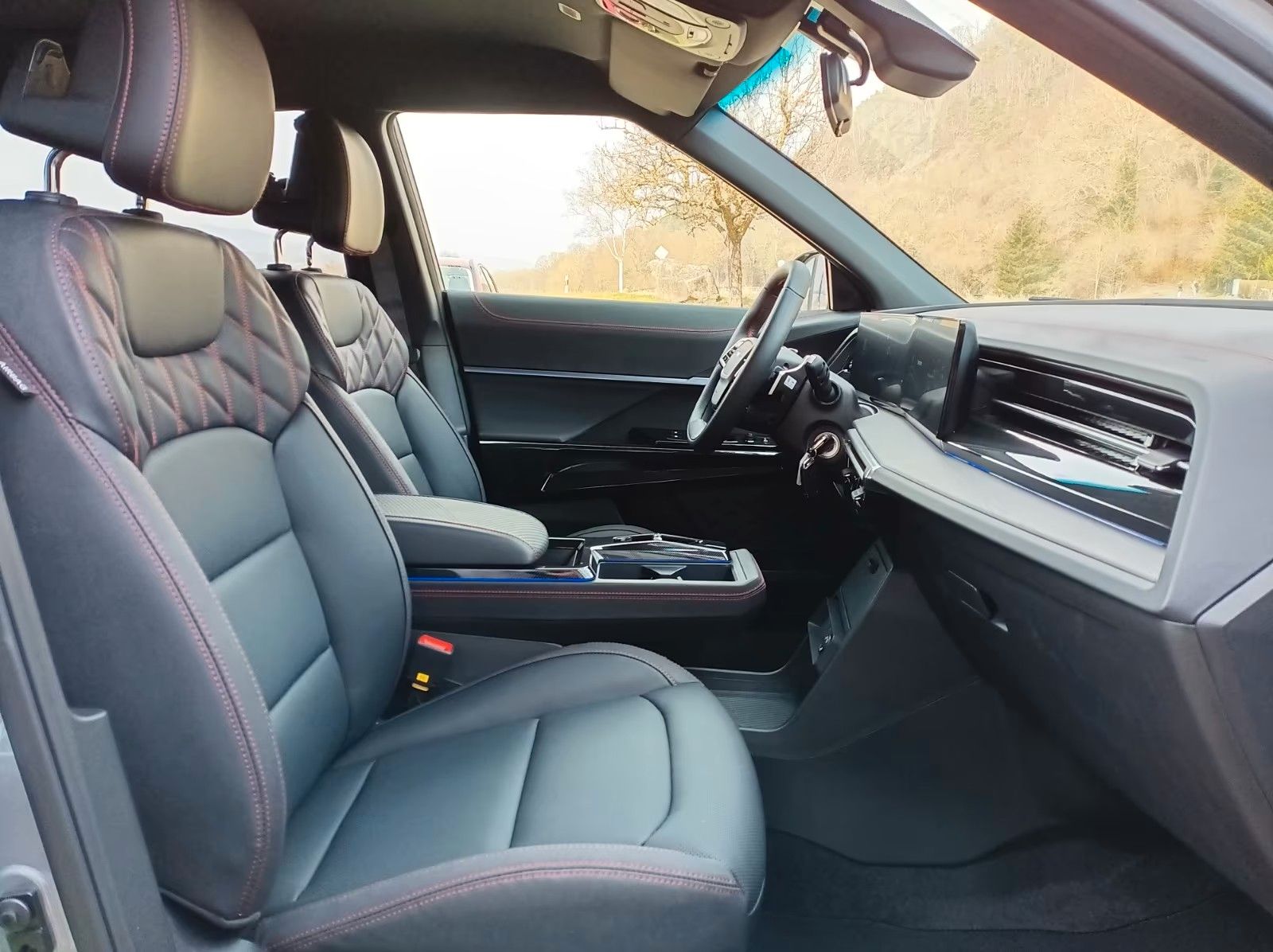 Fahrzeugabbildung KGM ACTYON+CORE+20ZOLL+SH VO+HI+AMBIENTE+KAMERA+++++