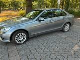 Mercedes-Benz C 180 BlueEFFICIENCY - Autom+Navi-SHZ-Tempo - Mercedes-Benz C 180 Gebrauchtwagen in Frankfurt