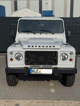 Land Rover Defender 110 Td4 Station Wagon E - weiße Land Rover Defender