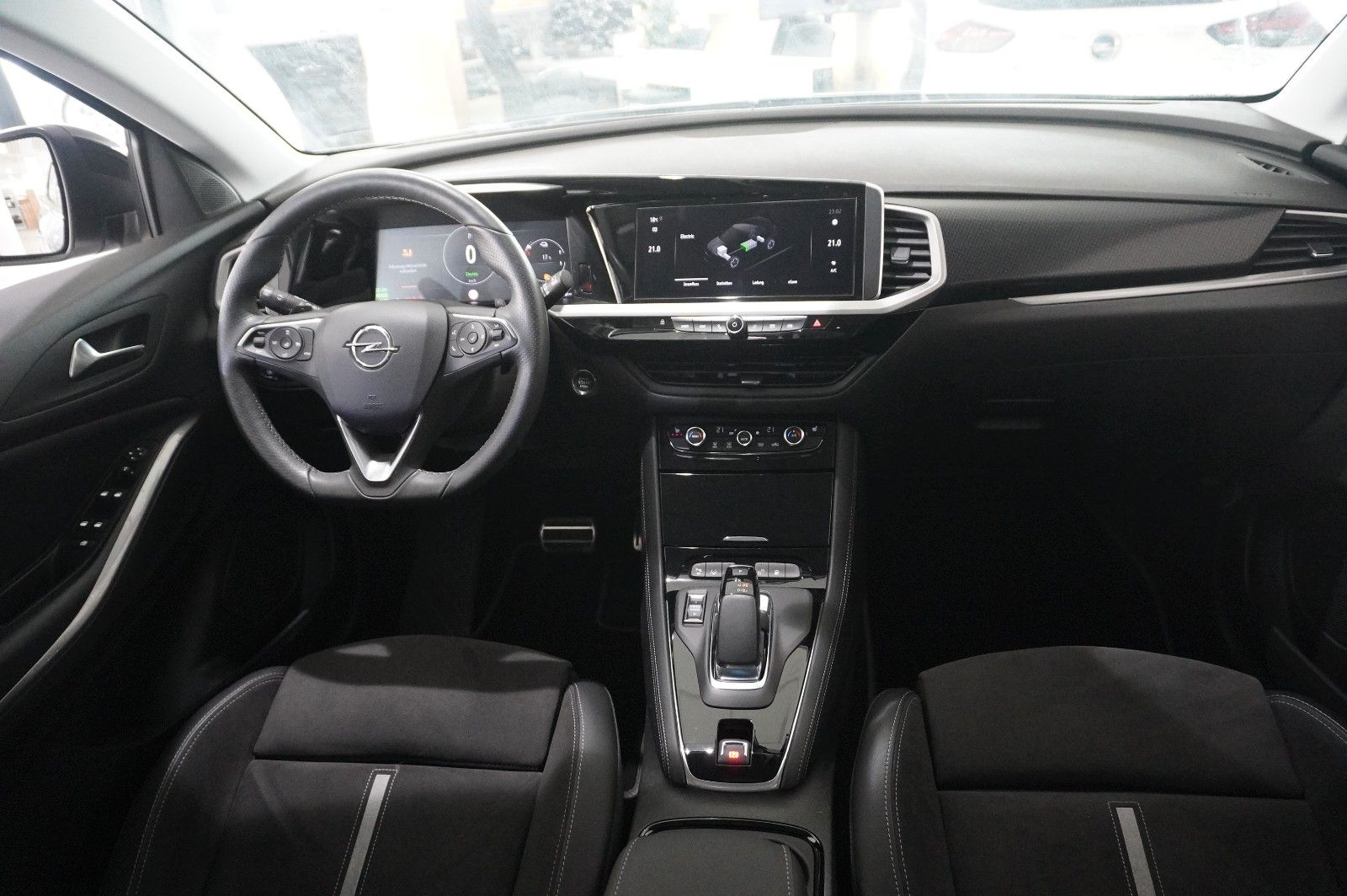 Fahrzeugabbildung Opel Grandland (X) 1.6T GSe 4HYBRID NAVI/LED/KAMERA