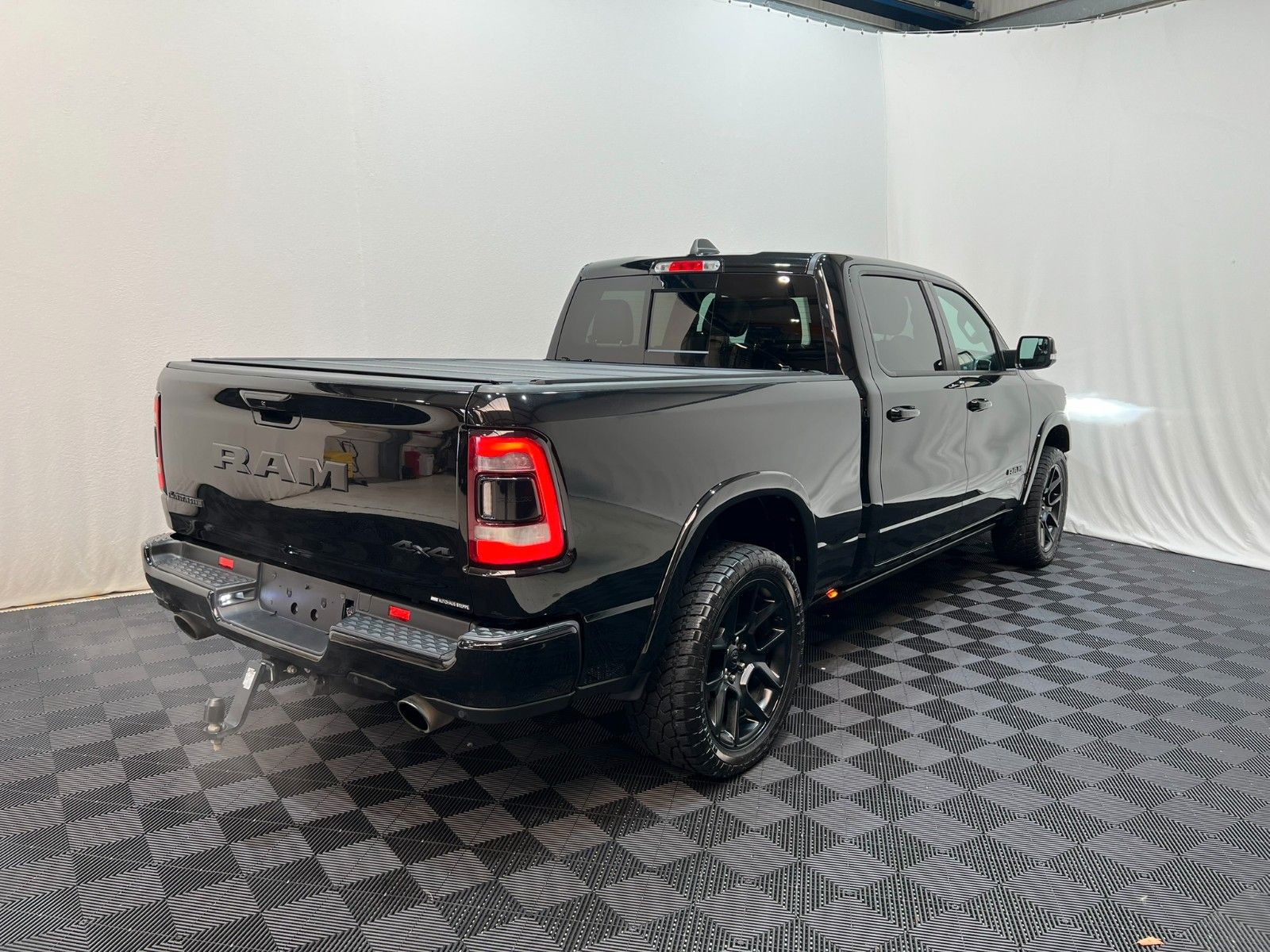 Fahrzeugabbildung Dodge RAM 1500 Laramie Crew Cab Longbed 4x4 *LPG/AHK*
