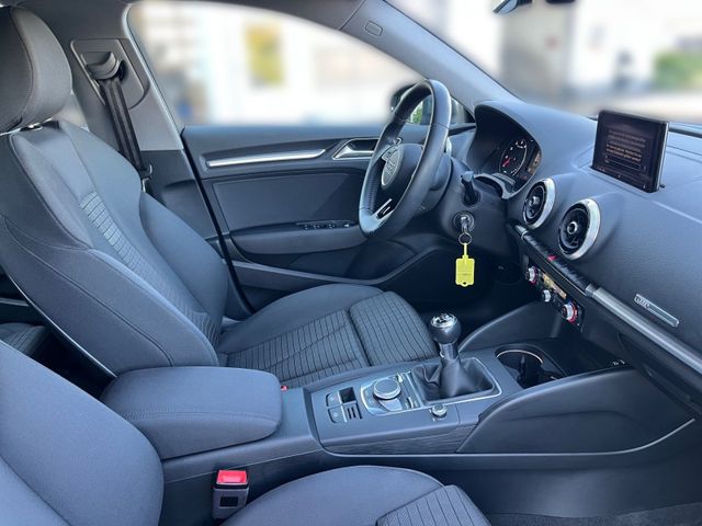 A3 Sportback 35 TFSI SPORT LED+PDC+NAVI+AHK+LM17