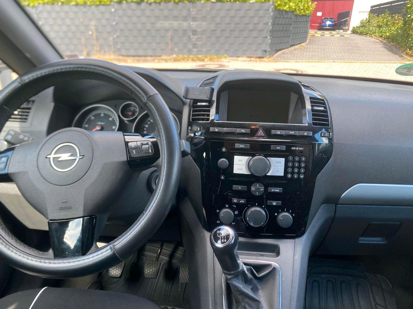 Opel Zafira 2011 — photo 6