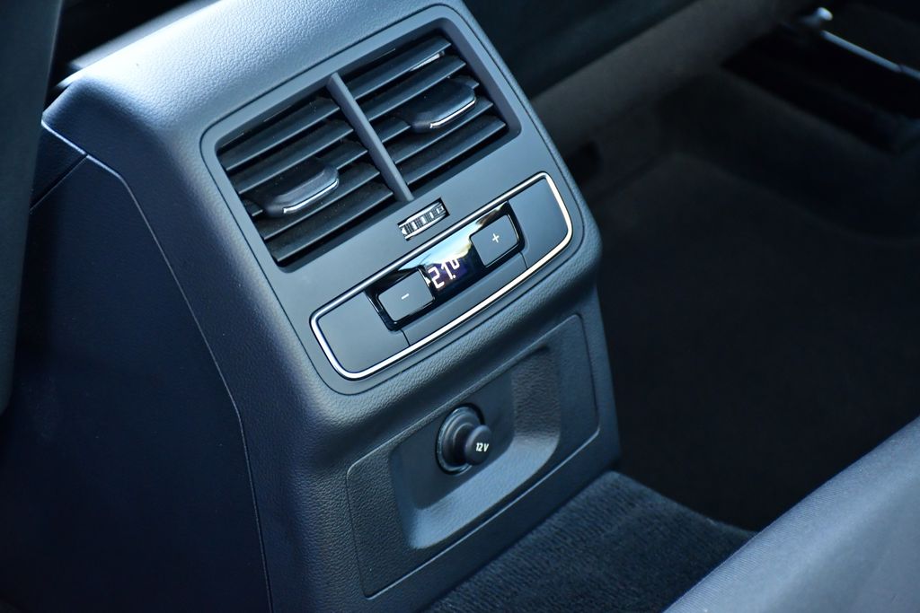 AUDI A4 2024