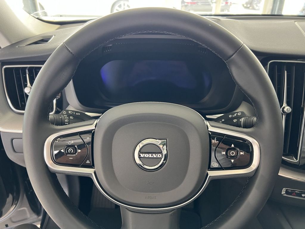 Volvo XC60 T6 Plus Dark Recharge AWD ACC Kamera Leder