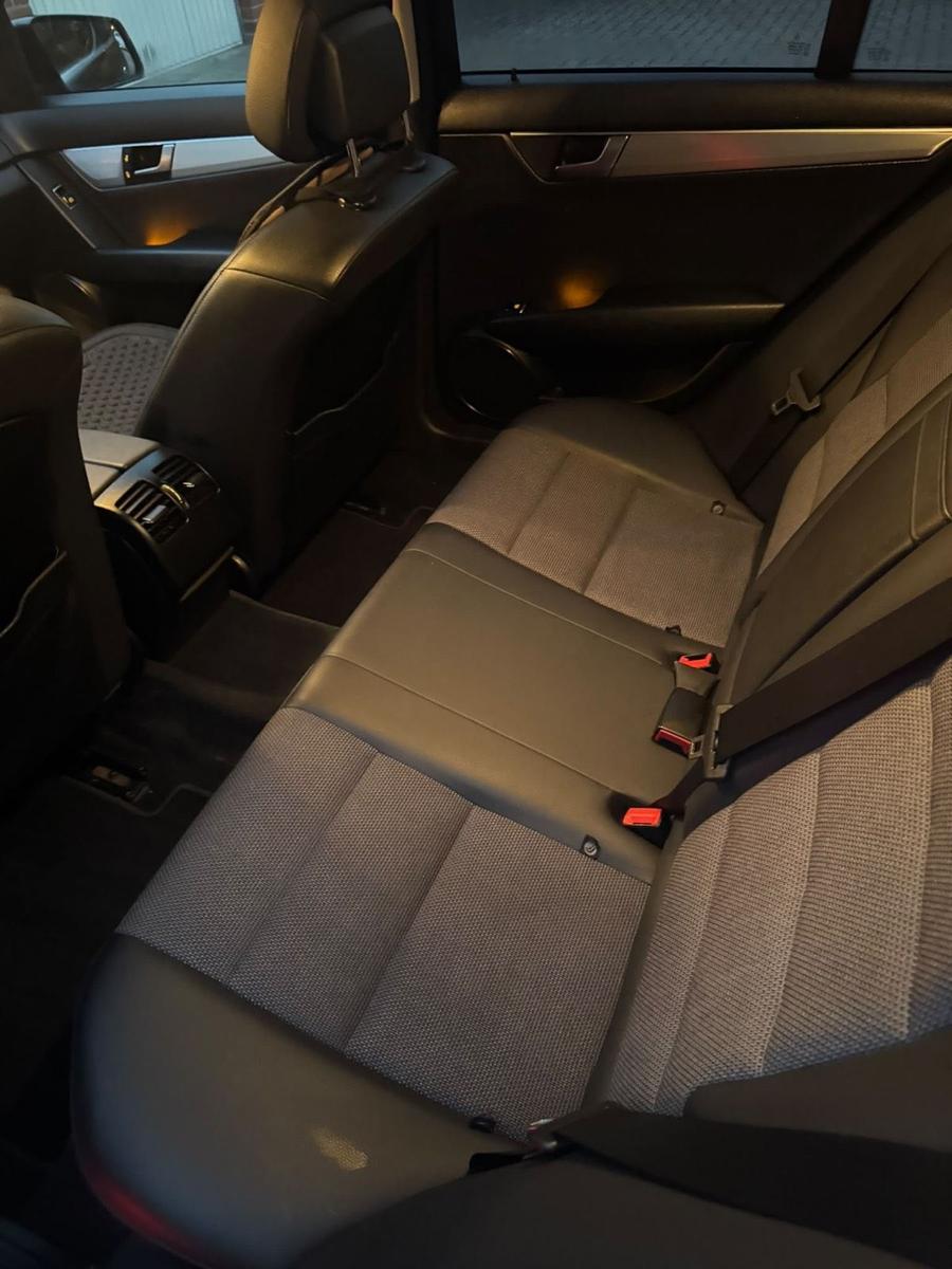 Mercedes-Benz C220 2011 — photo 12