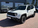 Jeep Renegade 4xe Trailhawk PHEV - Jeep Renegade Trailhawk mit Hybrid-Antrieb (Benzin/Elektro)