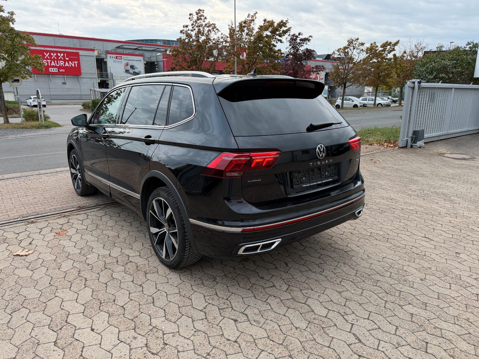 Volkswagen Tiguan Allspace R-Line 4Motion 7 SITZE*DCC*PANO* imagem 2