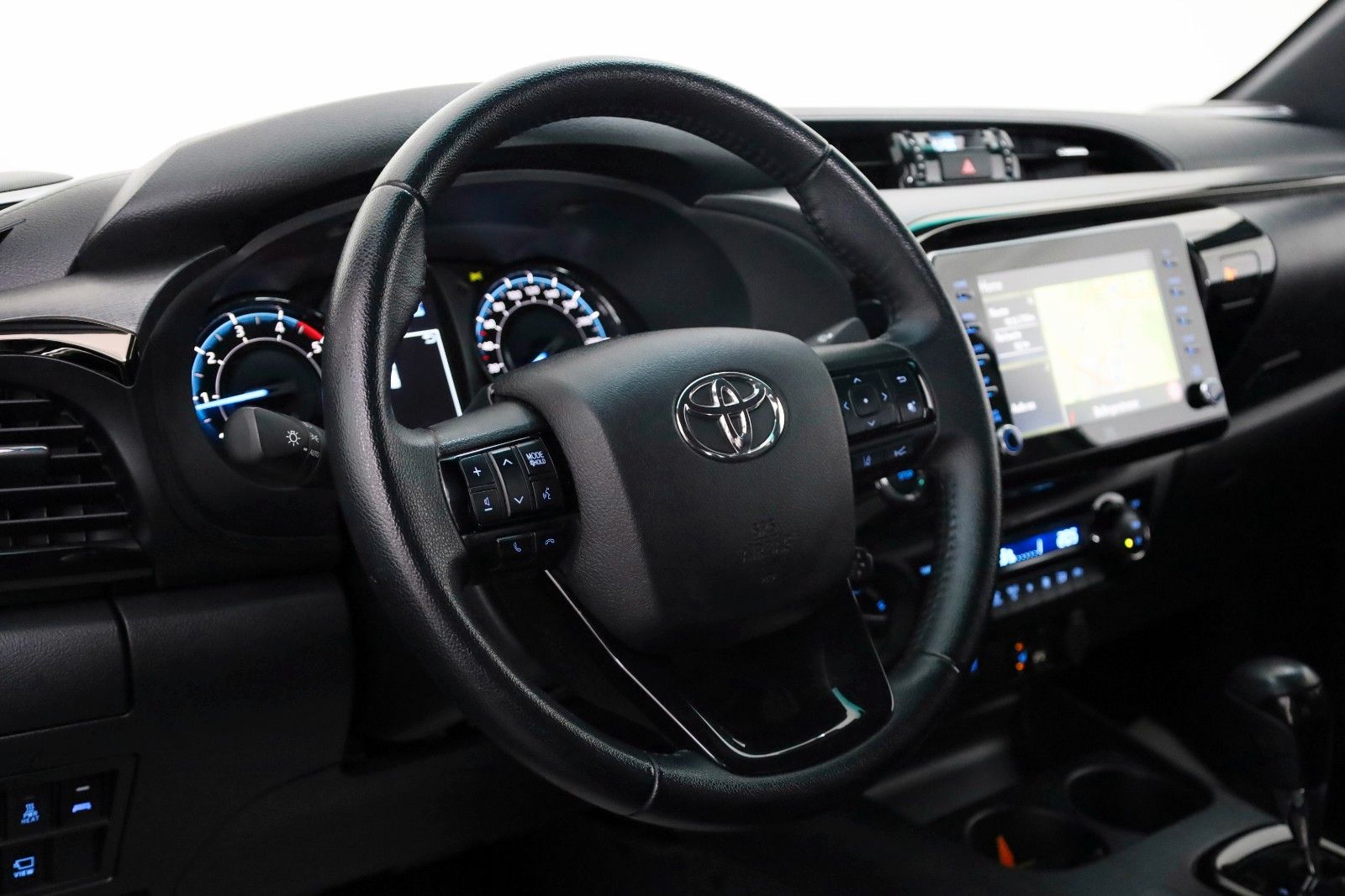 Fahrzeugabbildung Toyota Hilux 2.8 D-4D Invincible,ACC,Navi,Rollo,AHK