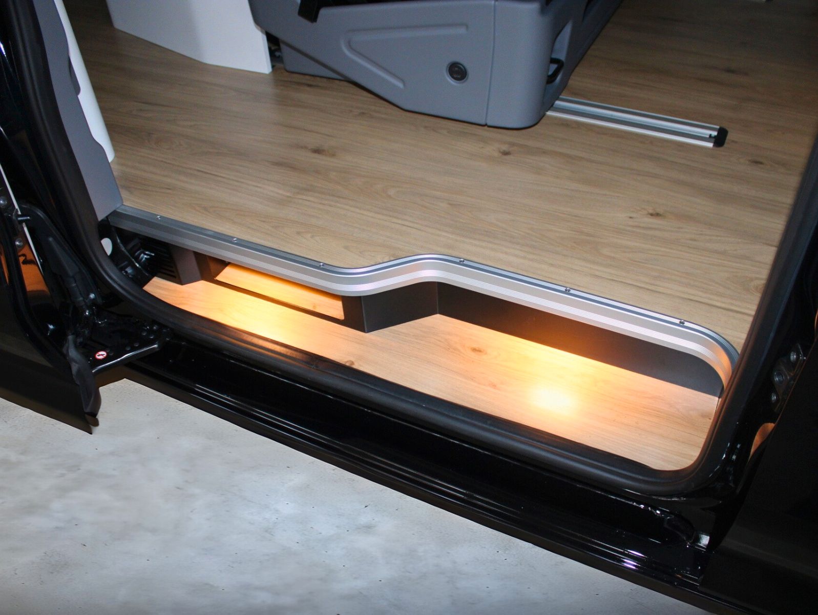 Fahrzeugabbildung Ford NUGGET L2 Titanium MARKISE + Aufstelldach SOFORT