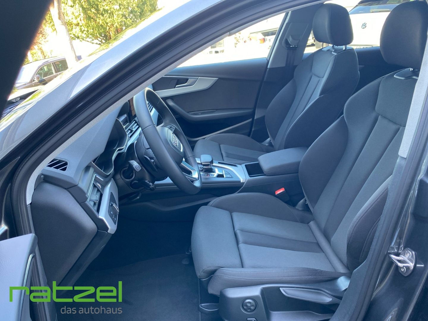 Fahrzeugabbildung Audi A4 Avant S line 40 TFSI S tronic Pano Navi LED A
