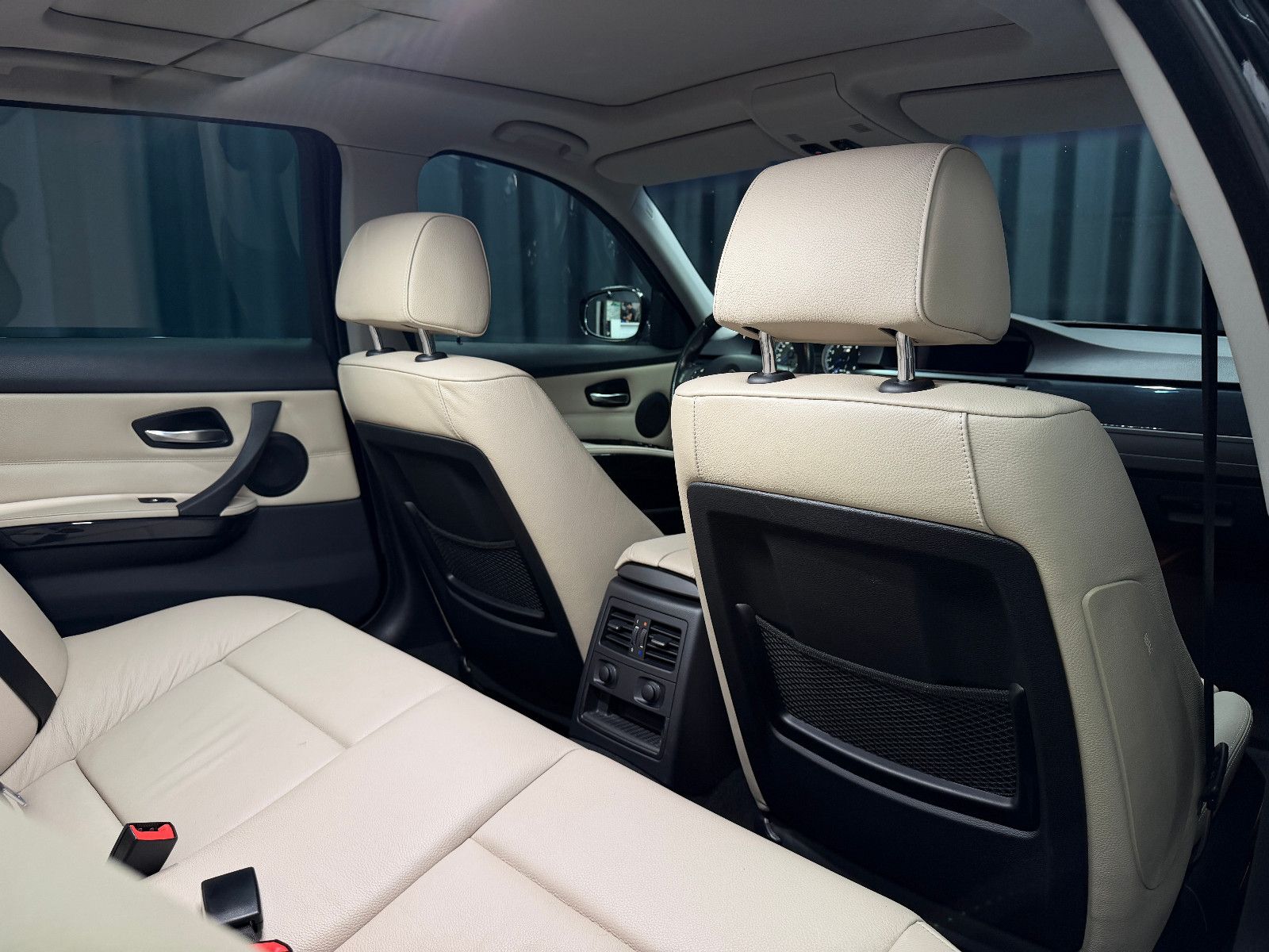 Fahrzeugabbildung BMW 335 i xDrive Touring|LEDER|NAVI|PANO