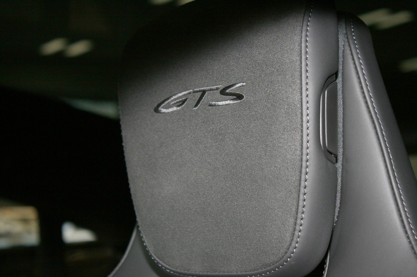 Fahrzeugabbildung Porsche Taycan GTS RangeManager, Hinterachslenkung, 4+1