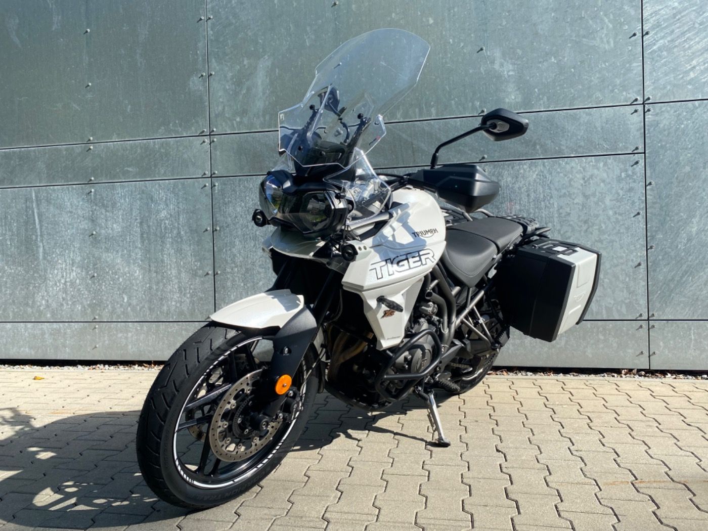 Fahrzeugabbildung Triumph Tiger XRX 800 Wilbers Tieferlegung Seitenkoffer