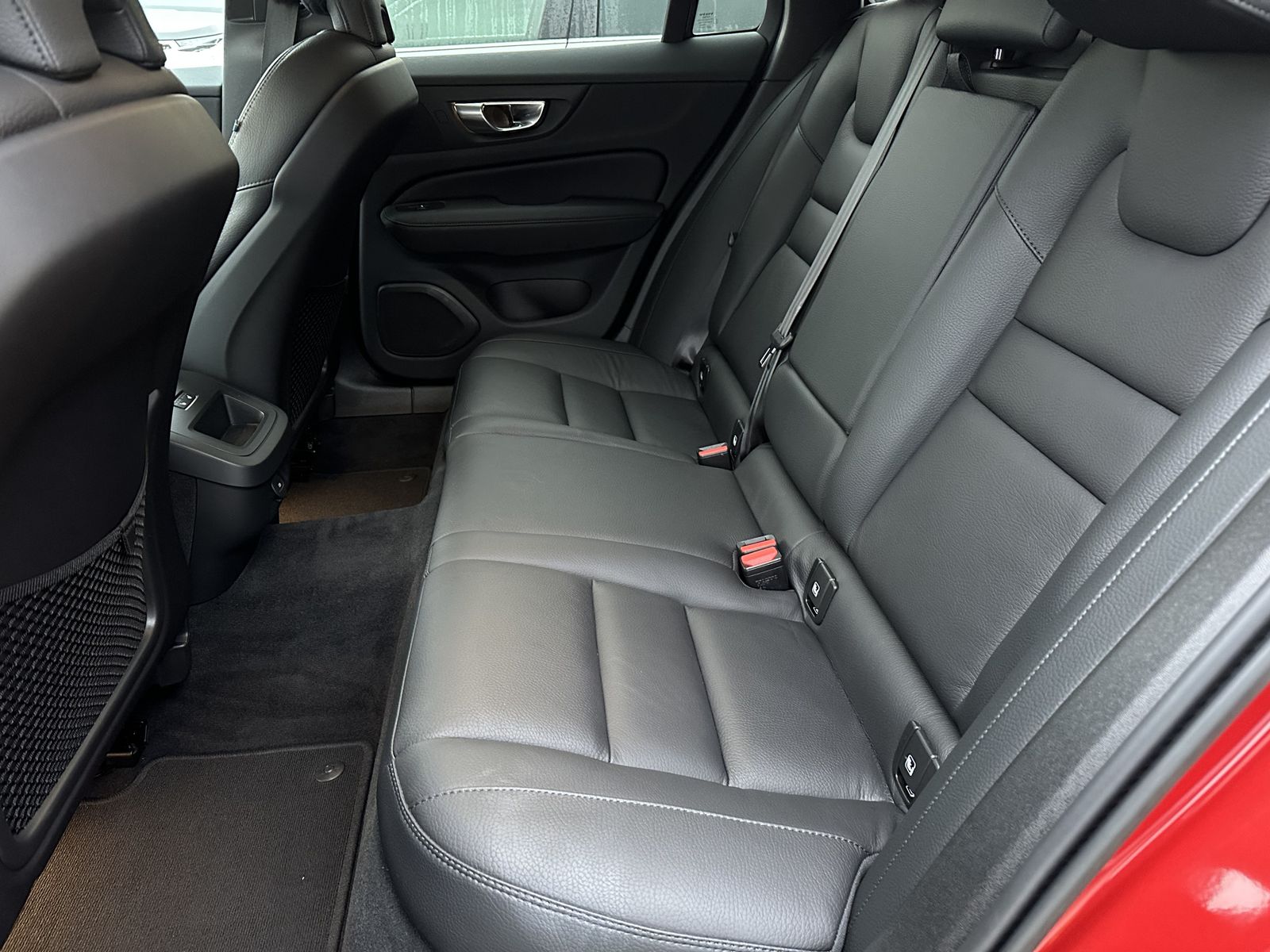 Fahrzeugabbildung Volvo V60 B4 Core NAV+LED+AHK+KAMERA+17ZO+DIGDISPLAY