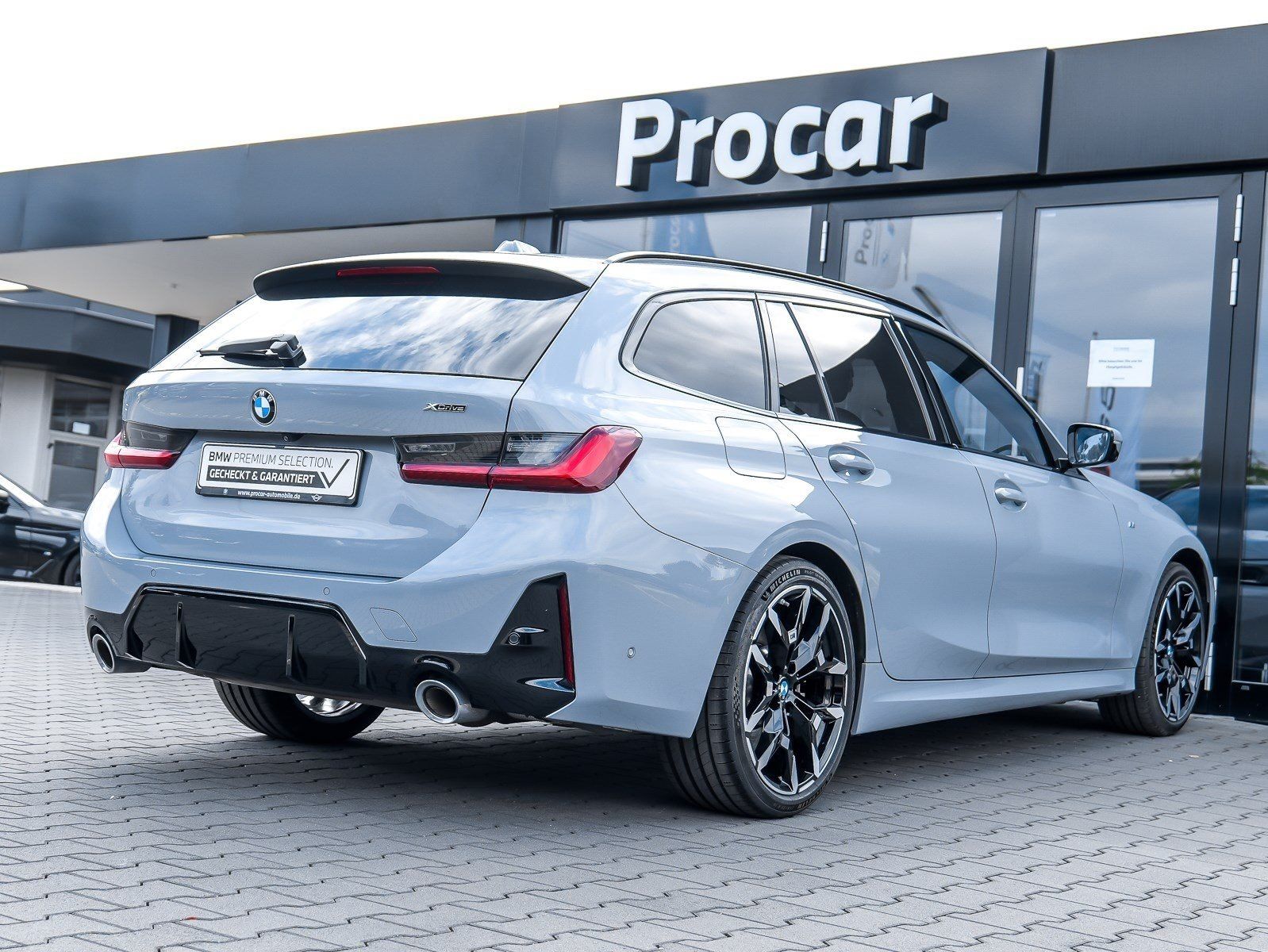 BMW 330 - Bild 2