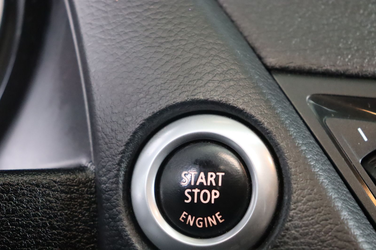 Fahrzeugabbildung BMW X1 sDrive 18i * Sitzhzg. * PDC