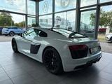 Audi R8 Coupe 5.2 FSI quattro/erst 20717/RAUTE - Audi R8 mit Benzin-Antrieb: Sportwagen