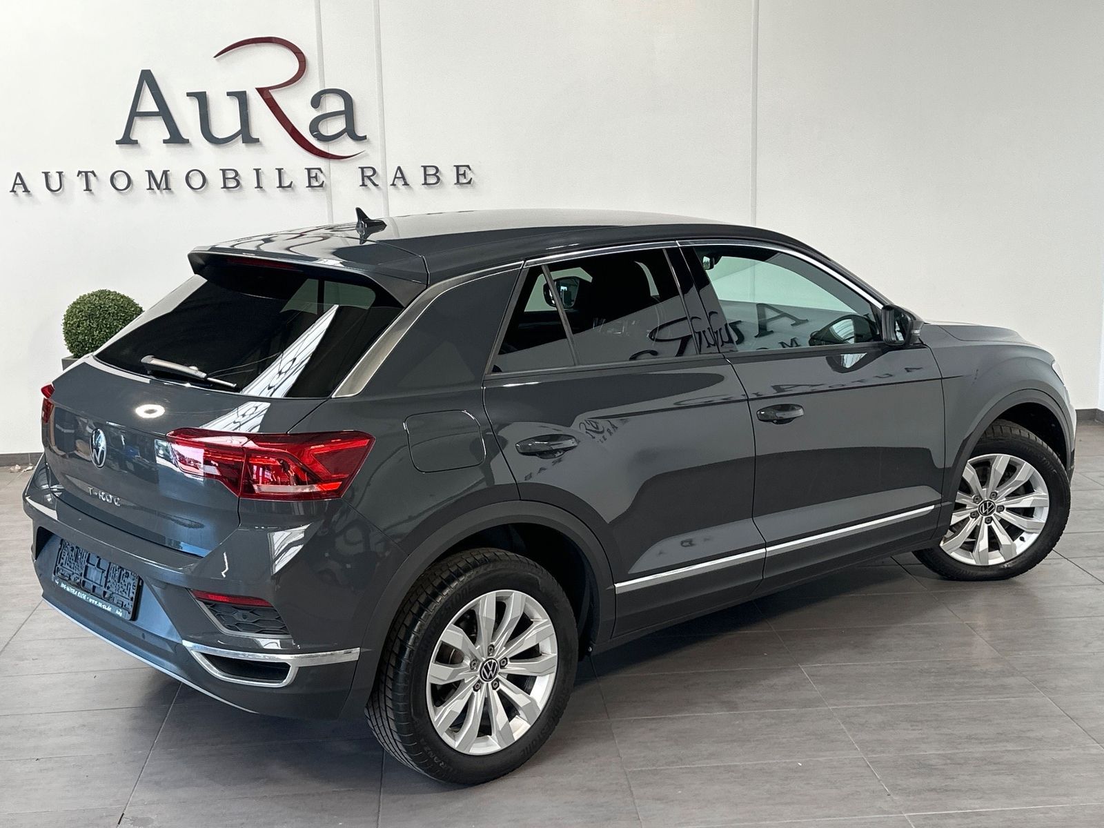 Fahrzeugabbildung Volkswagen T-Roc 2.0 TDI DSG Sport NAV+STHZG+KAM+SHZ+PDC