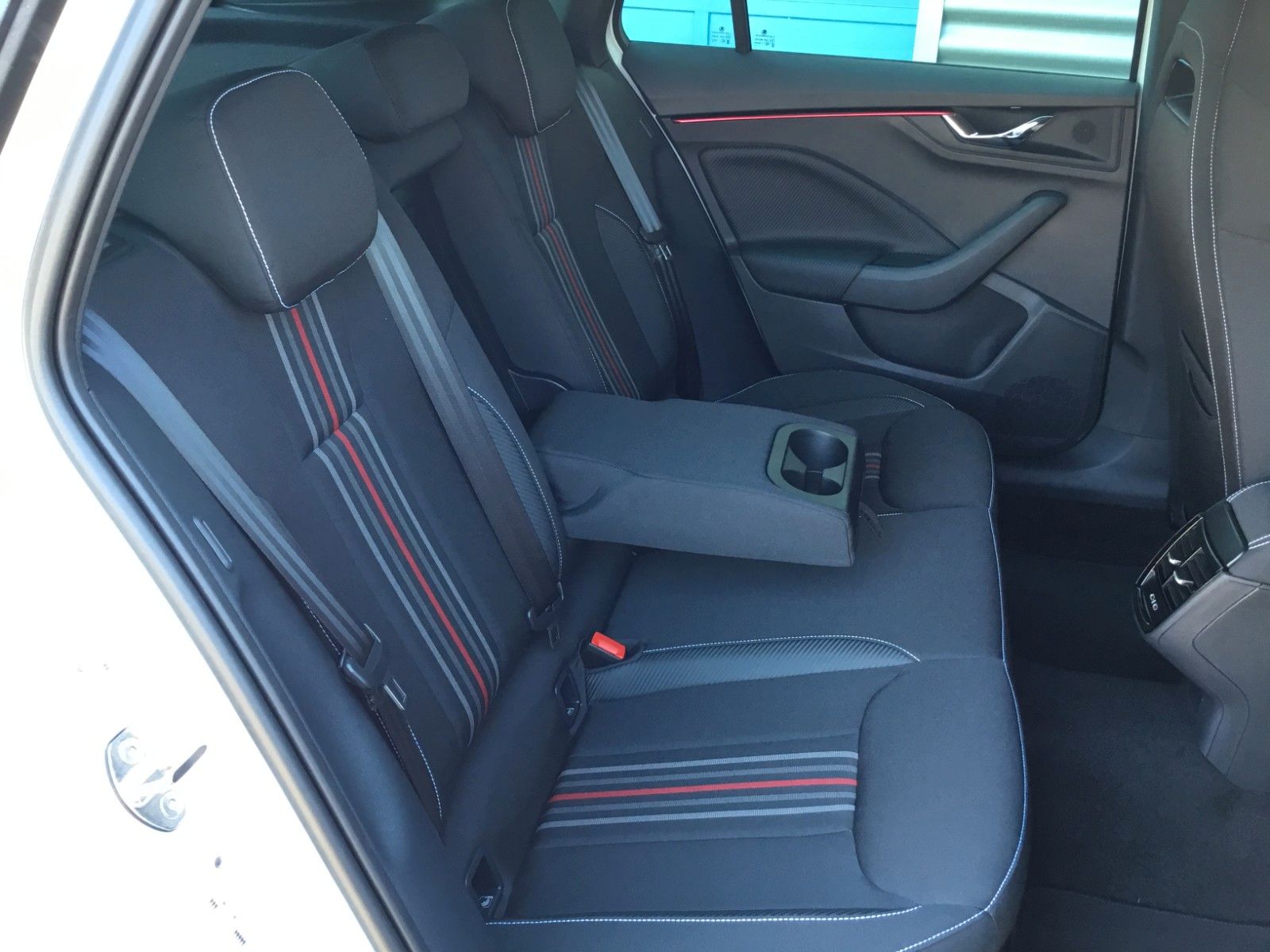 Fahrzeugabbildung SKODA Kamiq 1.5 TSI DSG Monte Carlo+AHK+Navi+Kamera
