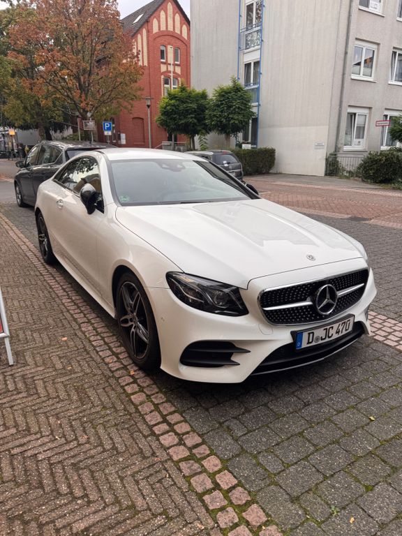 Image of Mercedes-Benz E 300