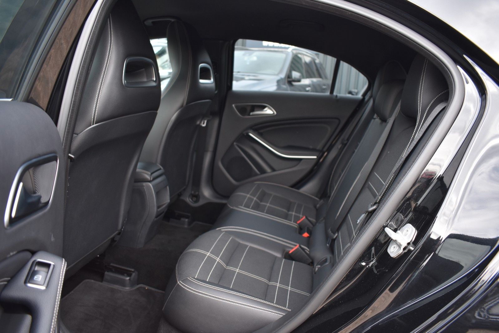 Fahrzeugabbildung Mercedes-Benz A 180 BlueEfficiency Urban Autom. Navi Kamera