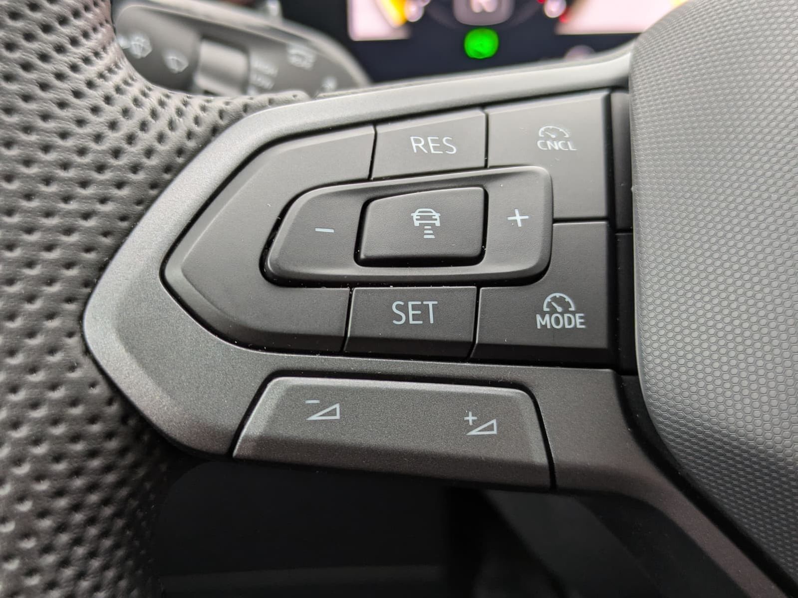 Fahrzeugabbildung Volkswagen Tayron 2.0 TDI 4M R-Line BLACK*7Si*MATRIX*PANO