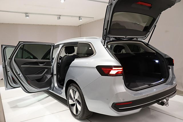 Passat Business 1.5 eHybrid ACC LED HUD NAVI AHK