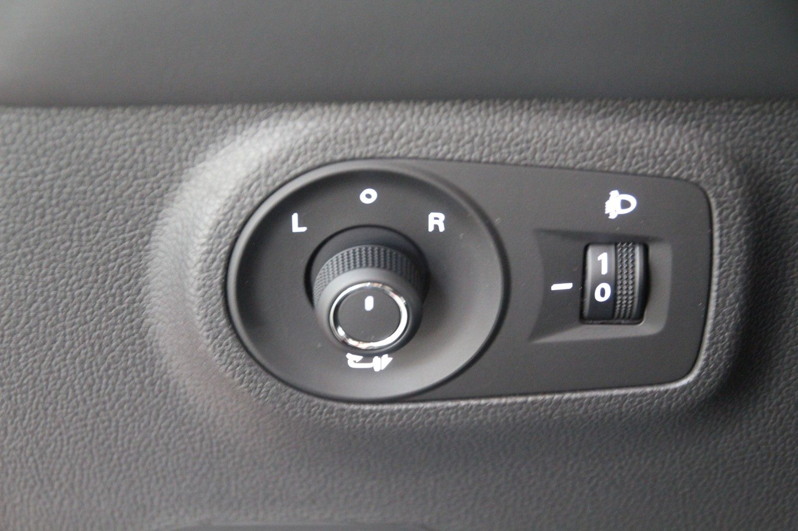 Fahrzeugabbildung MG ZS EV Luxury Standard