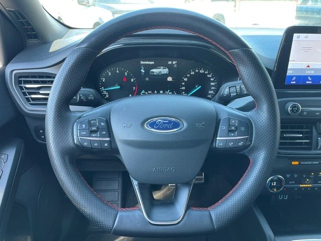 Fahrzeugabbildung Ford Focus ST-Line LED Kamera SpurhalteASS Tempomat