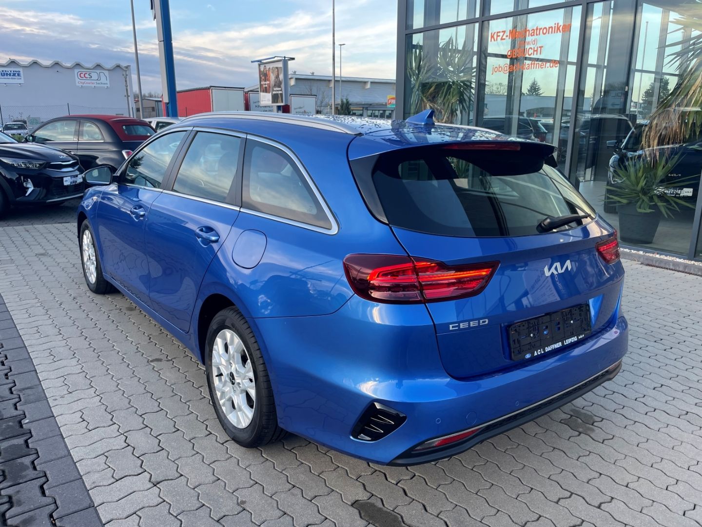 Fahrzeugabbildung Kia Ceed_sw Vision Kamera PDC VerkehrszeichERK