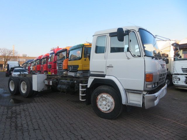 Toyota HINO 700 FS V8 Diesel 6x4 Blattfederung