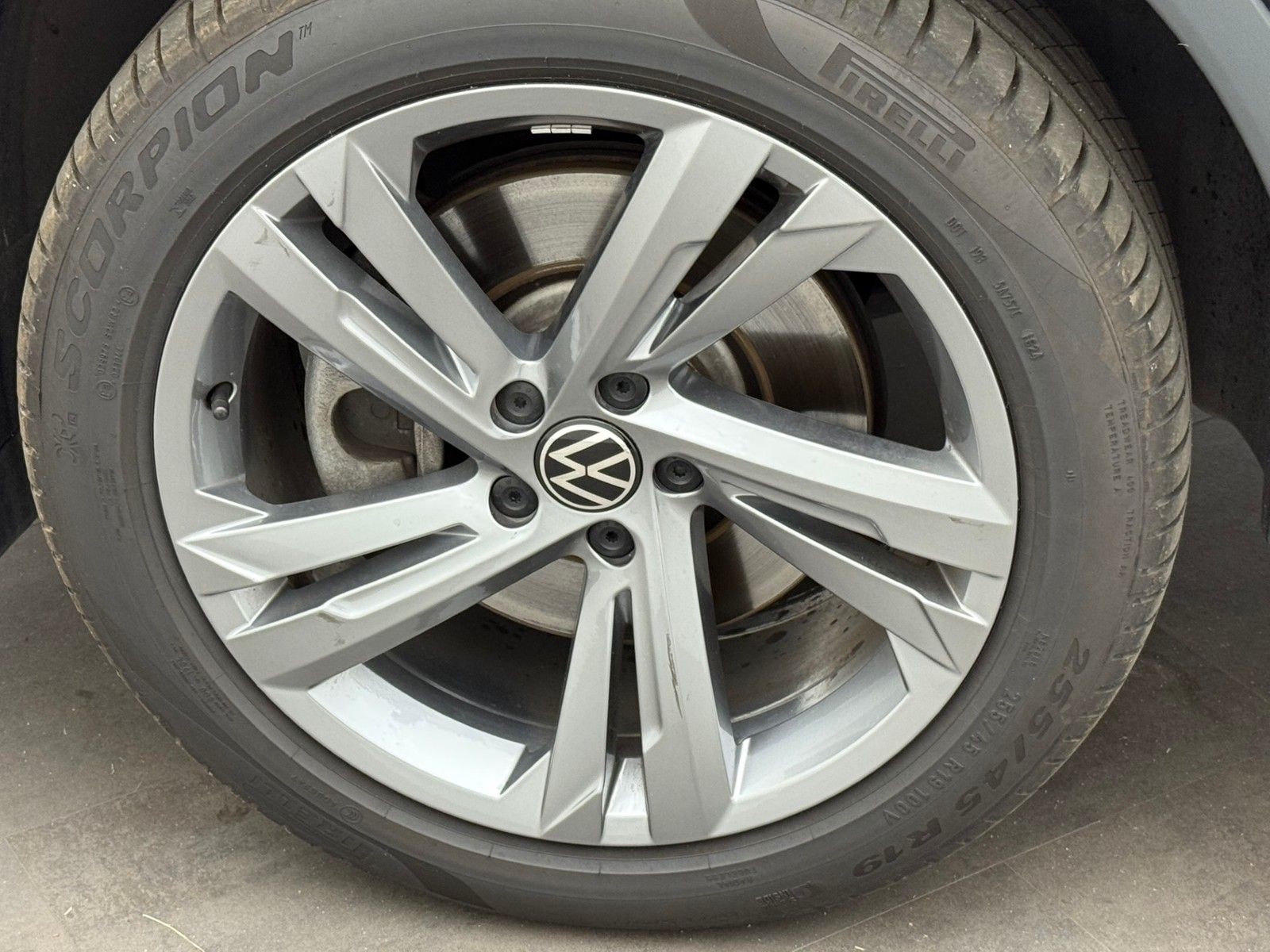 Volkswagen Tiguan Allspace TSI DSG 4M R-Line 7Sitze PanoEA8 foto 17